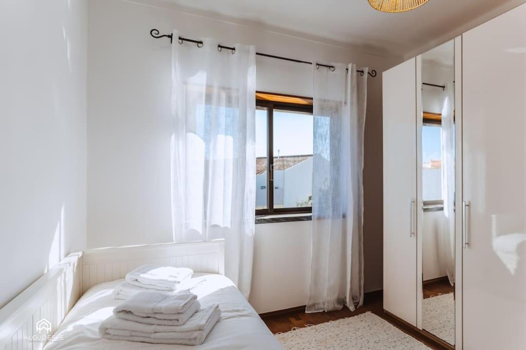 Casa Do Patio - 3 Bedrooms, Ponte Rol Торреш-Ведраш Экстерьер фото