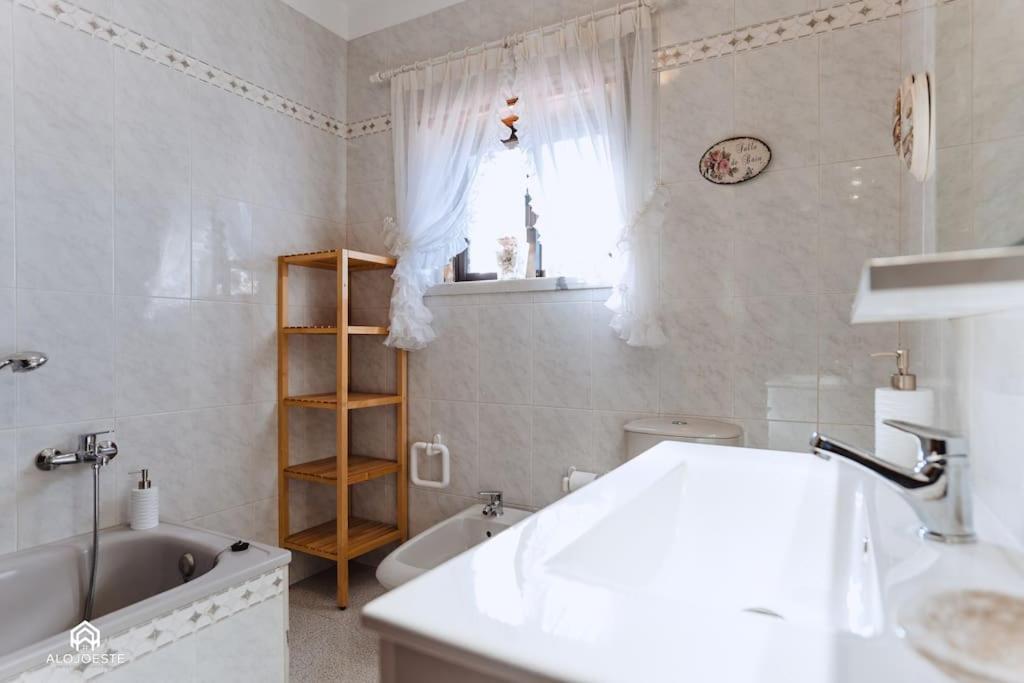 Casa Do Patio - 3 Bedrooms, Ponte Rol Торреш-Ведраш Экстерьер фото